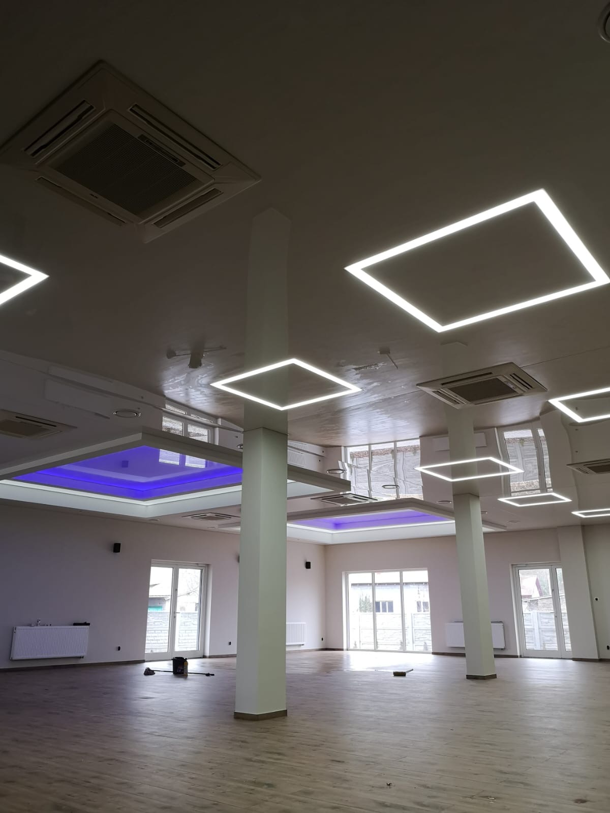 Sufit z oświetleniem LED